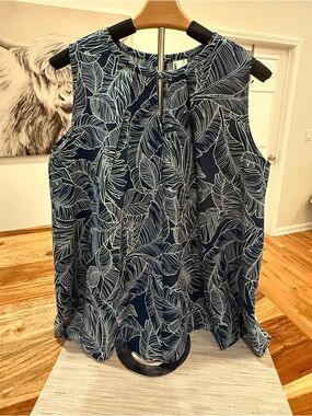 Lara Fashion Navy Leaf Print Sleeveless Blouse: Small